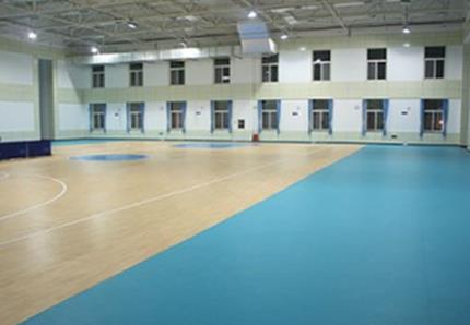 塑胶地板如果有胶水怎么处理？